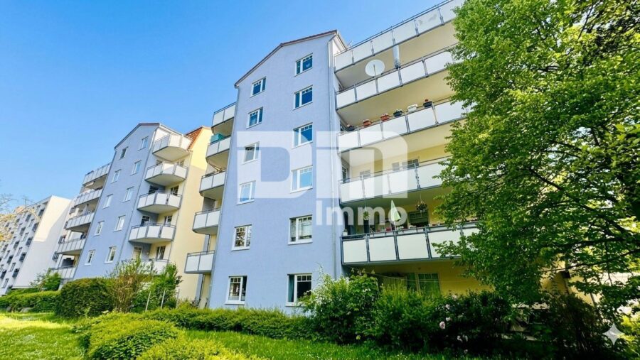 Großzügige altengerechte EG 4-Zimmer Wohnung mit großer Terrasse und Stellplatz - Rückansicht